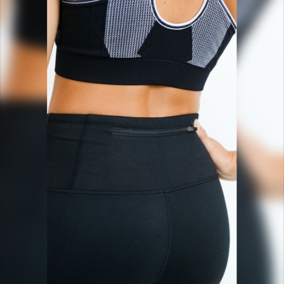 Essential Solid Flare Highwaist Leggings - Picture 5 of 8